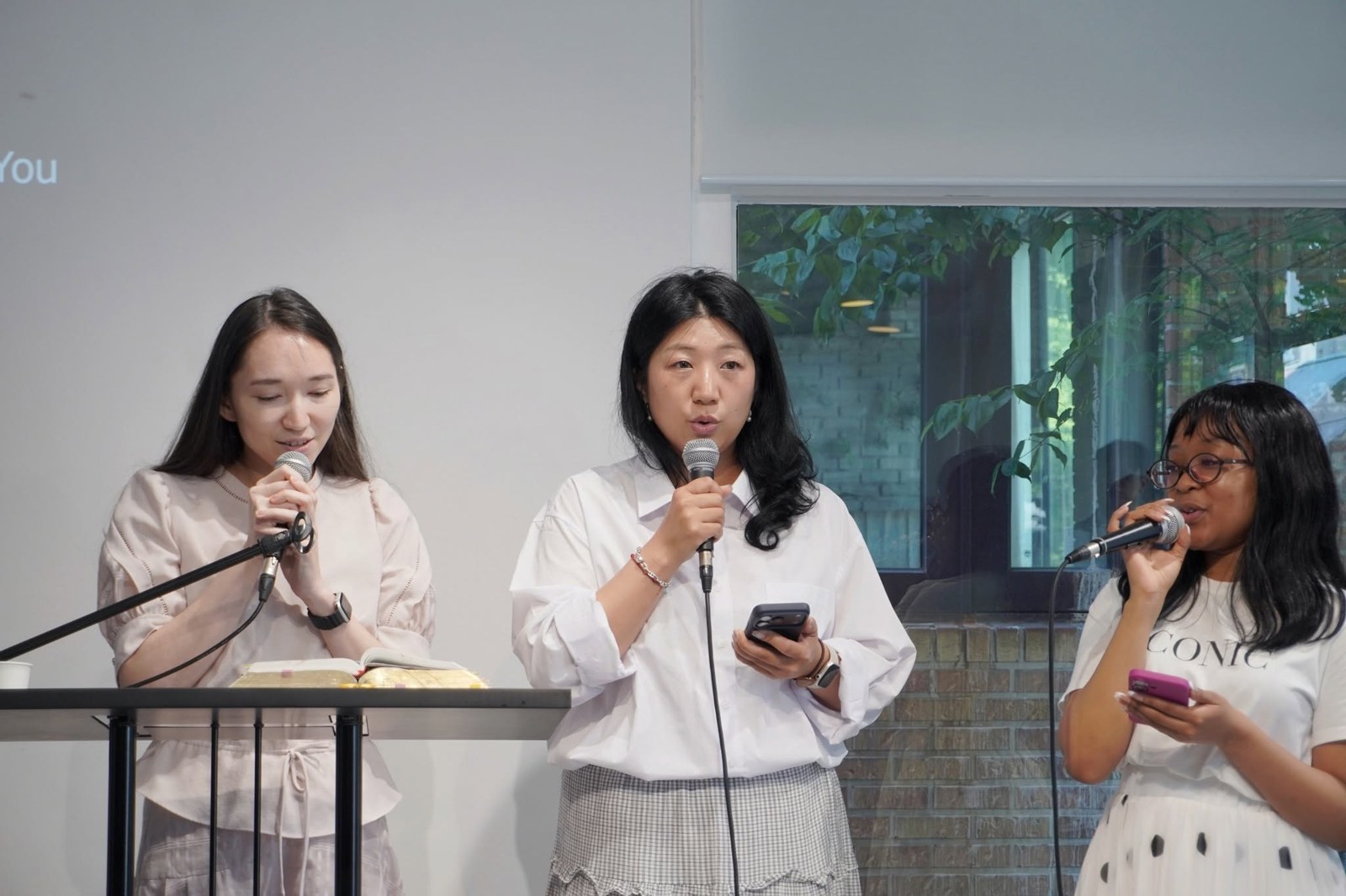 Singing praise together